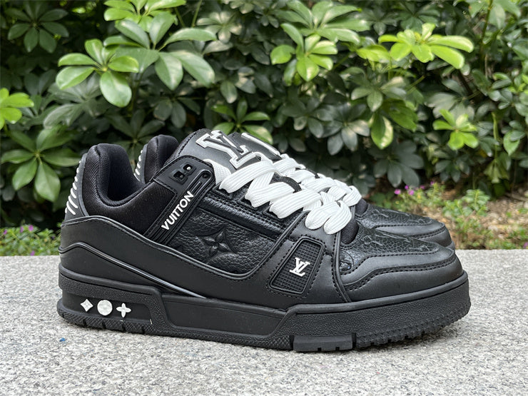 Black Trainer