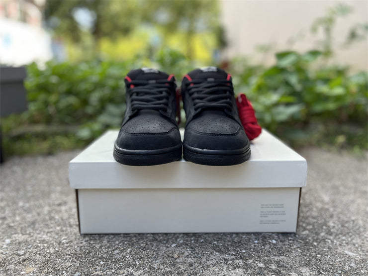 Supreme x Nike SB Dunk Low Black