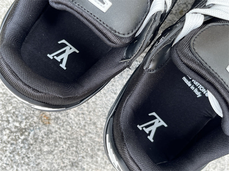 Black Trainer
