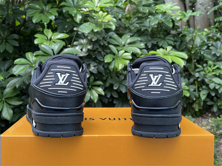 Black Trainer