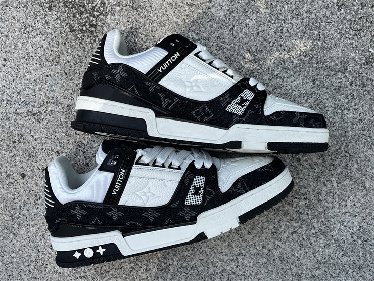 Black Trainer