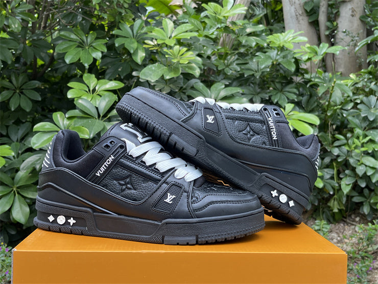 Black Trainer