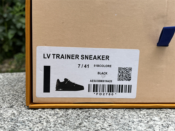Black Trainer