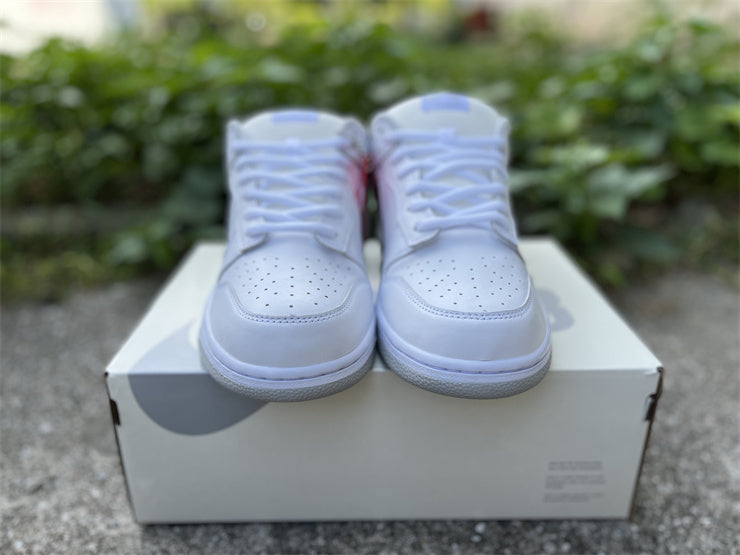 Supreme x Nike SB Dunk Low