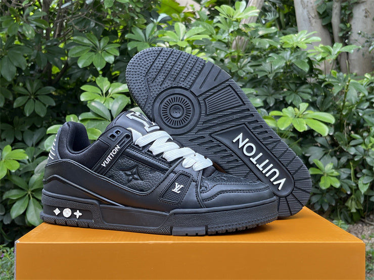 Black Trainer