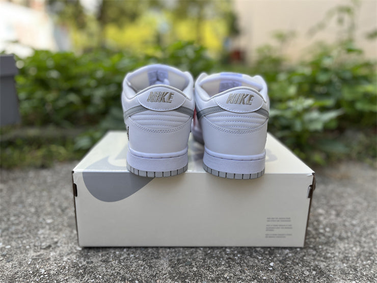 Supreme x Nike SB Dunk Low
