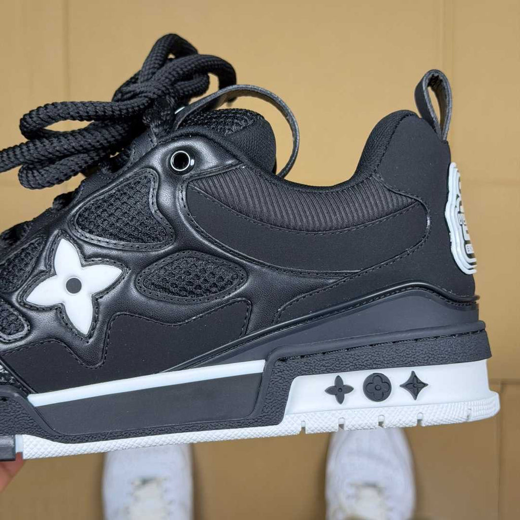 Black Skates (2)