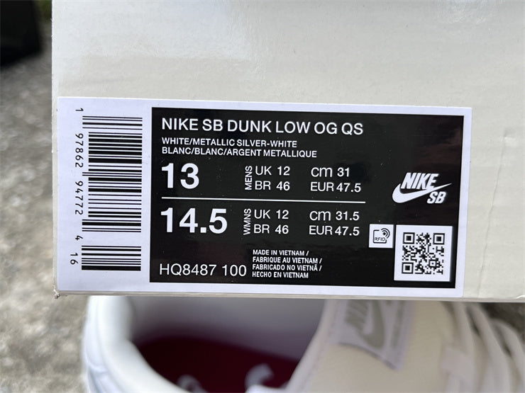 Supreme x Nike SB Dunk Low