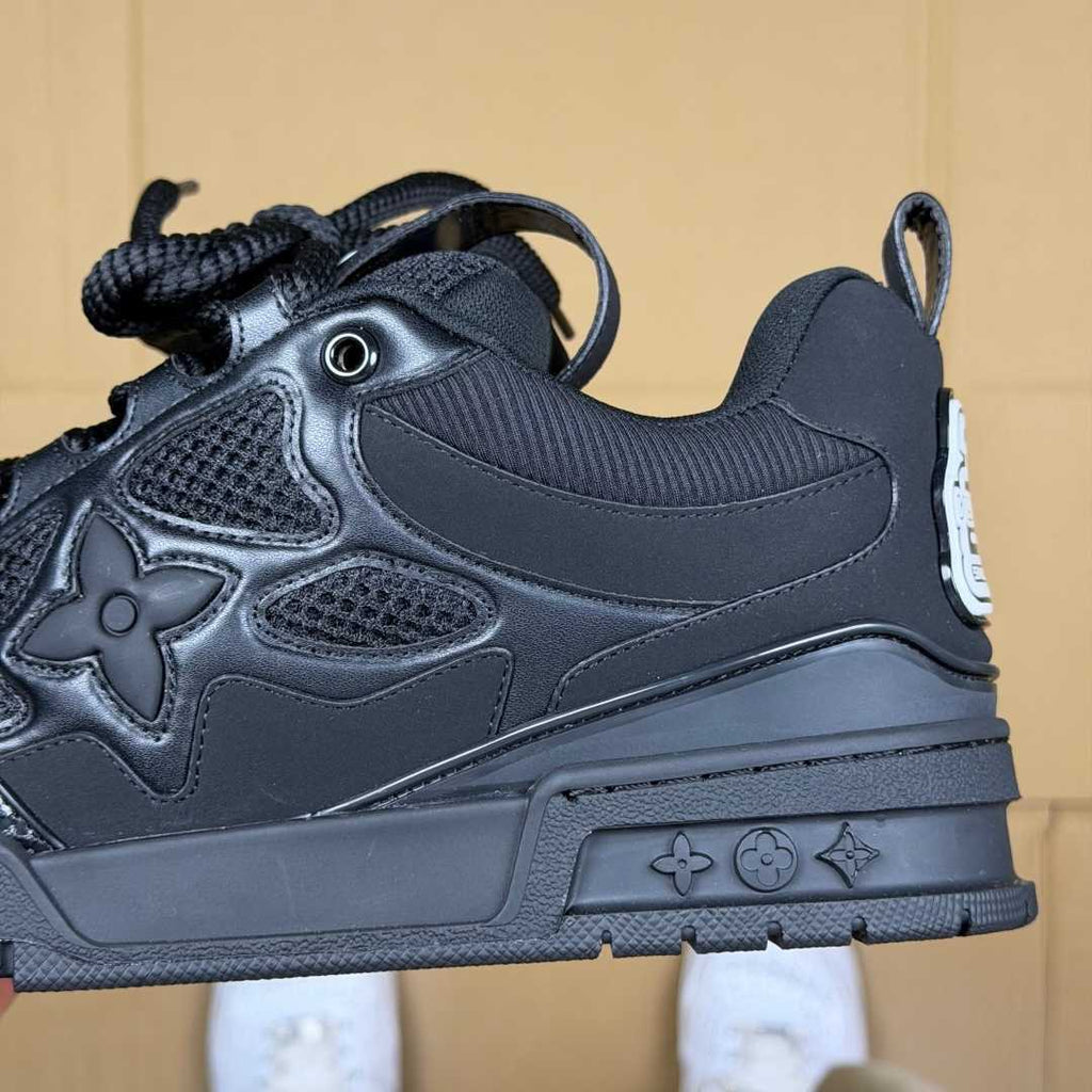 Black Skates (1)