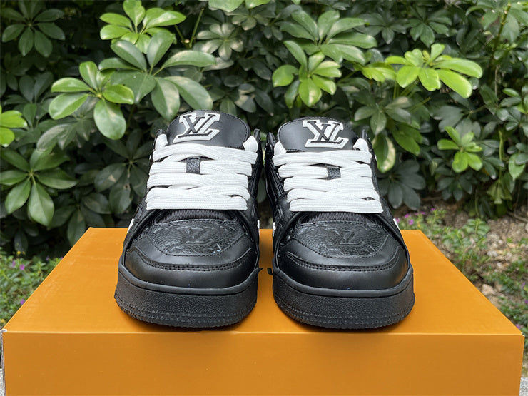 Black Trainer