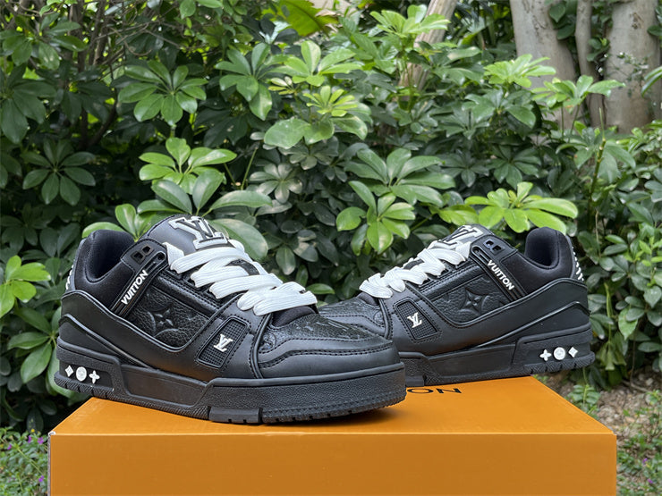Black Trainer