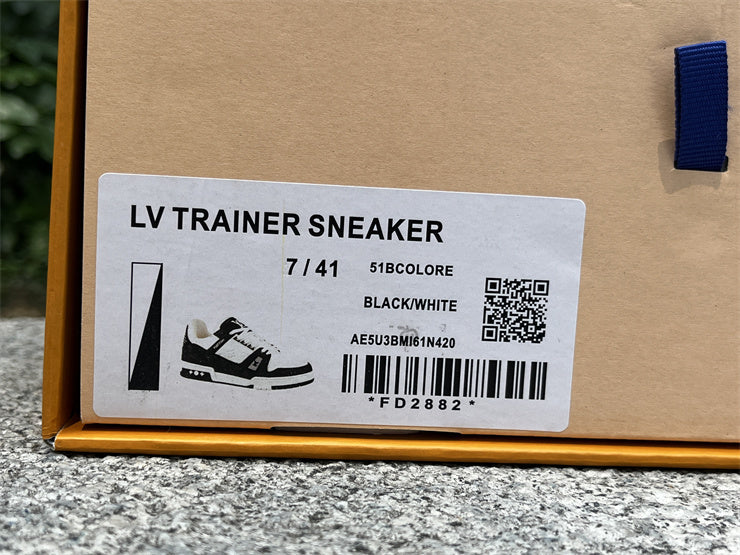 Black Trainer